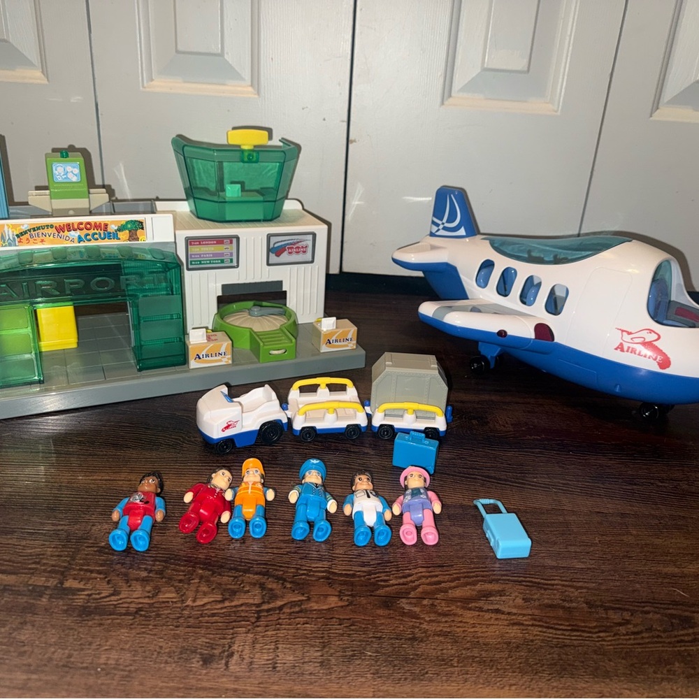 Fat Brain Toys Airline Adventure Playset